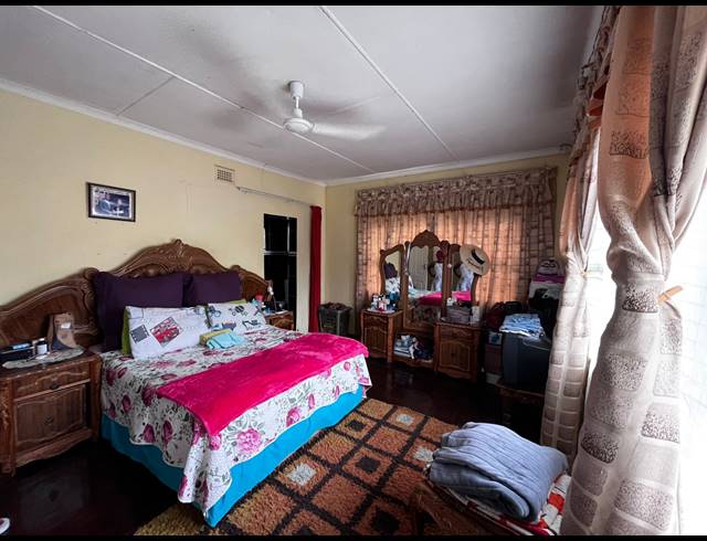 4 BEDROOM HOUSE FOR SALE IN SEA VIEW